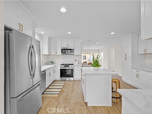 18725 Covello, Reseda (los Angeles) CA 91335