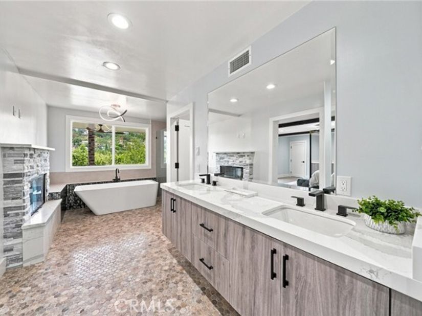 6002 Graciosa, Los Angeles CA 90068
