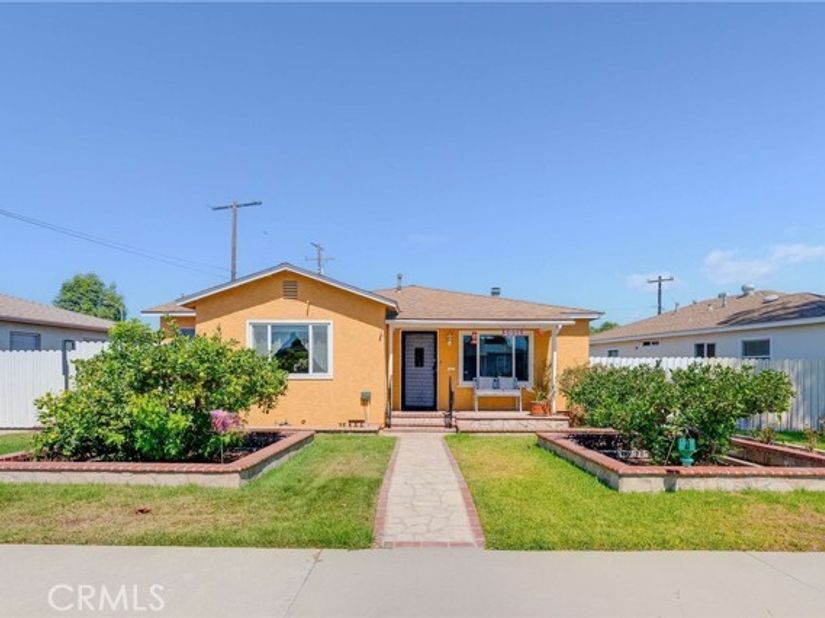 5031 N Raton, Long Beach CA 90807