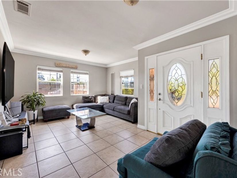 13286 Terra Bella Street, Pacoima (los Angeles) CA 91331