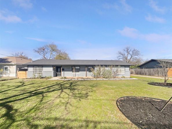 1105 E 17th ST, Georgetown TX 78626