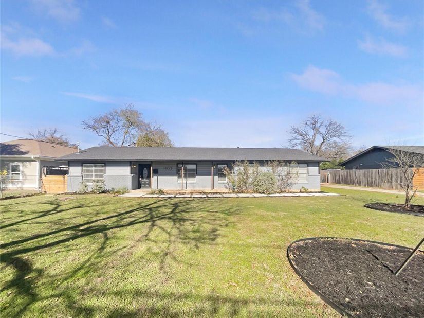 1105 E 17th ST, Georgetown TX 78626