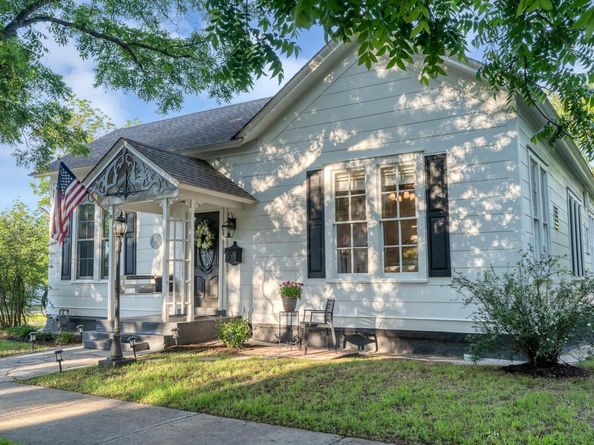 1301 & 1305 S College ST, Georgetown TX 78626