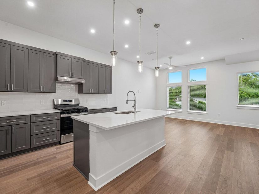 200 W 56th ST 2103, Austin TX 78751