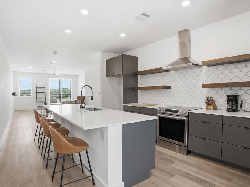 2709 E 5th ST 1306, Austin TX 78702