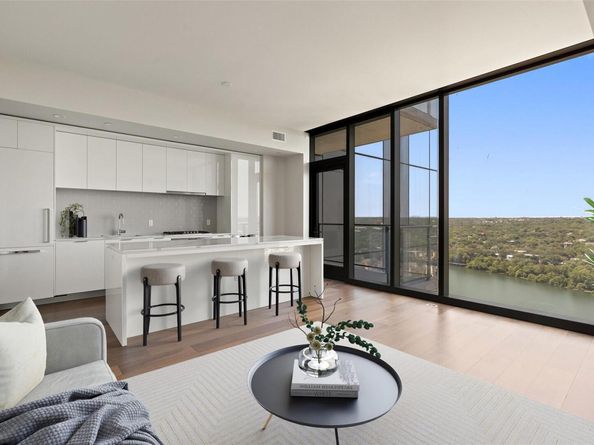 44 East Ave 2011, Austin TX 78701