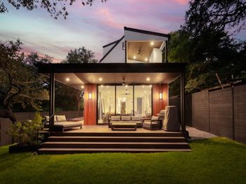 800 W James ST