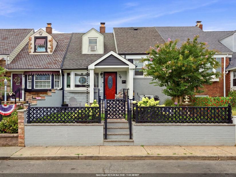 29 Parkside Lane, Bayonne NJ 07002