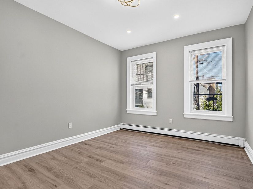 42 Hutton St 4, Jersey City NJ 07307