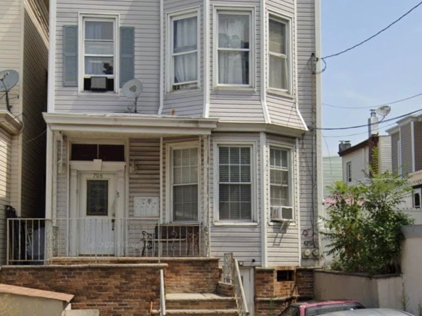 706 17th St, Union City NJ 07087