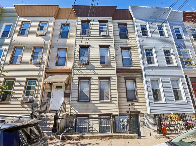 229 Brunswick St 1, Jersey City NJ 07302