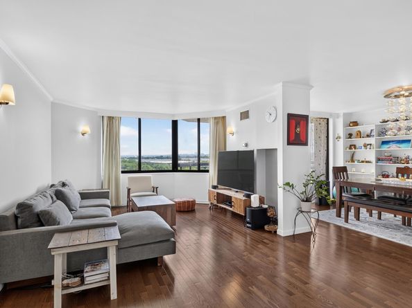 827 Harmon Cove Tower 827, Secaucus NJ 07094