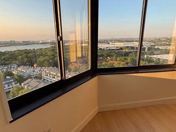 1740 Harmon Cove Tower