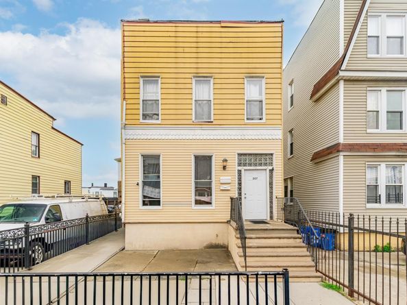 307 Old Bergen Rd, Jersey City NJ 07305-2715