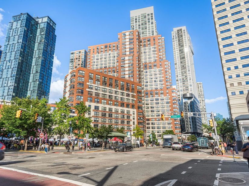 102 Christopher Columbus Dr 202, Jersey City NJ 07302