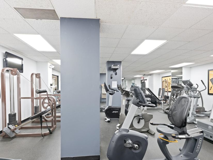 719 Harmon Cove Tower 719, Secaucus NJ 07094