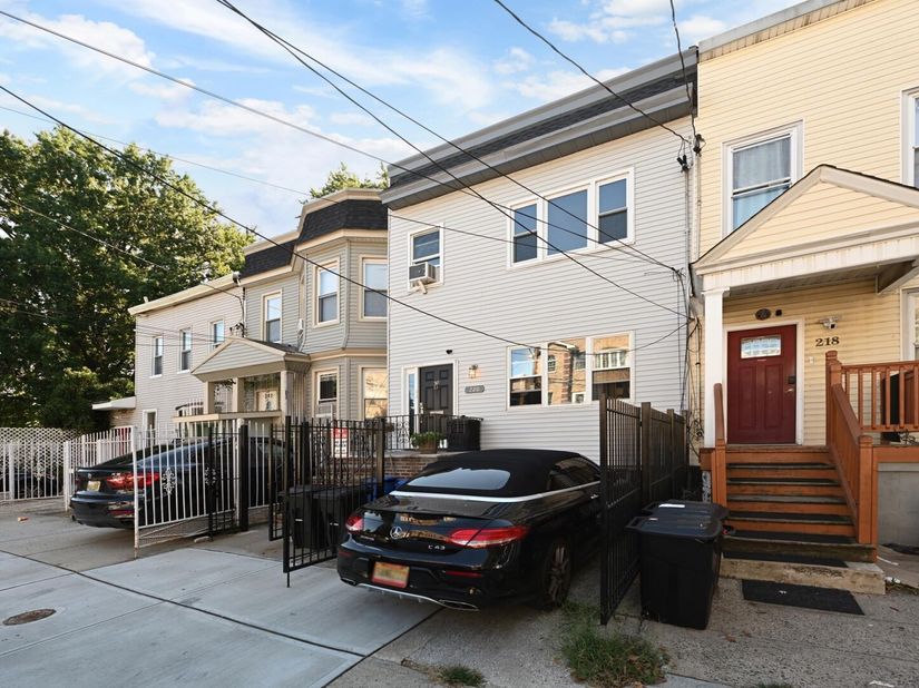 220 Delaware Ave, Jersey City NJ 07306