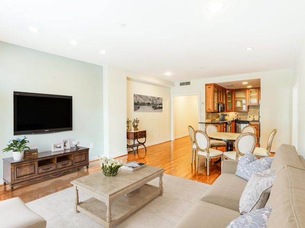 207 Shearwater Ct West 31, Jersey City NJ 07305