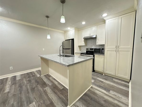 7303 Gulf Freeway 903, Houston TX 77017