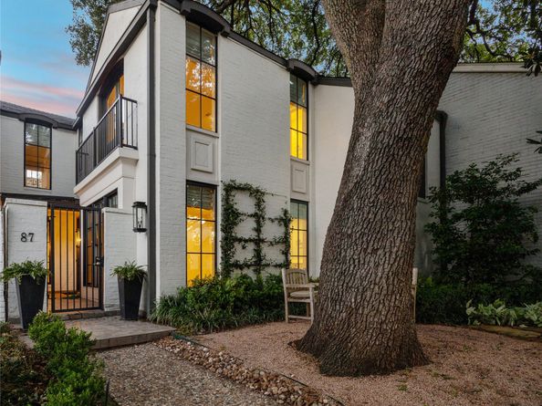 10 S Briar Hollow Lane 87, Houston TX 77027
