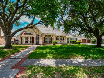263 Wood Loop Street
