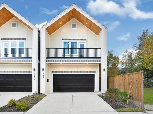 3555 Seabrook Street, Houston TX 77021