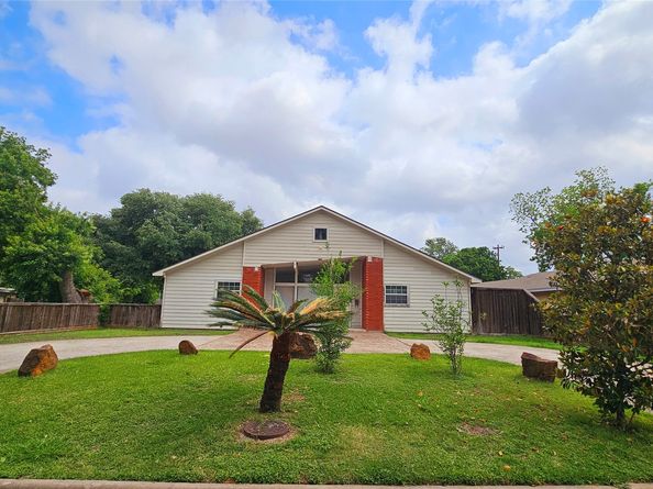 6946 Cole Creek Drive, Houston TX 77092