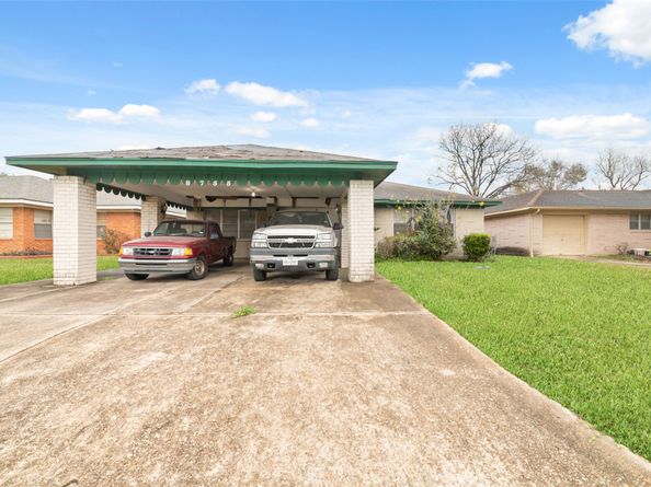 8755 Cowart Street, Houston TX 77029