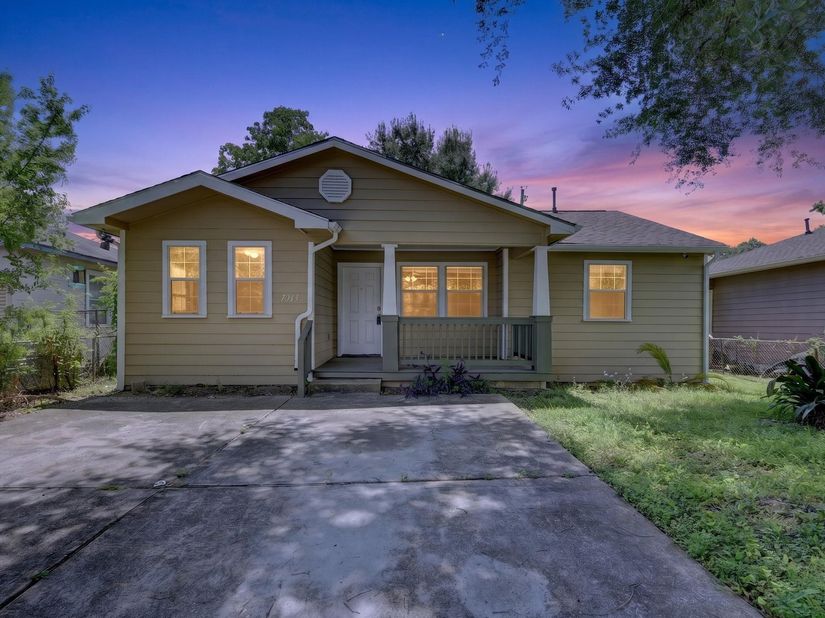 7013 Saint Augustine Street, Houston TX 77021