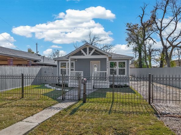 7024 Gonzales Street, Houston TX 77020