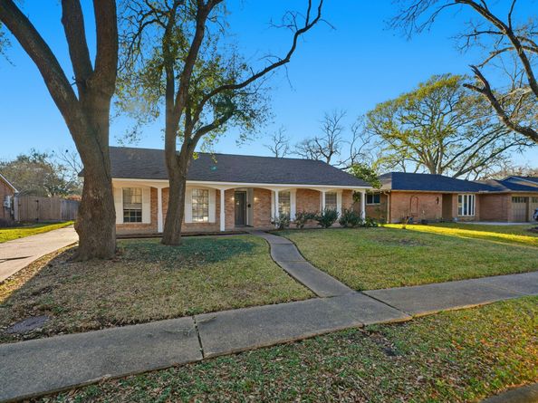 1927 Westlake Road, Houston TX 77062