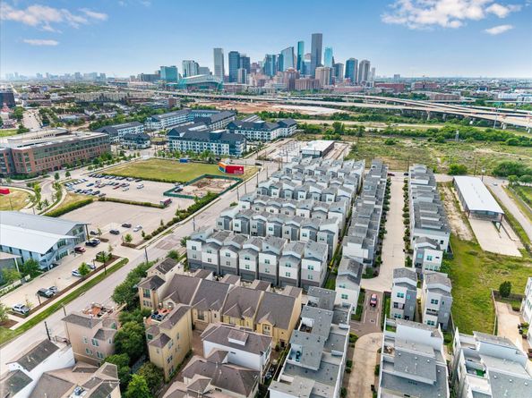 2813 Clinton Drive, Houston TX 77020