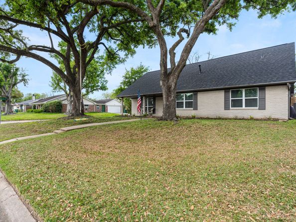 9214 Bintliff Drive, Houston TX 77074