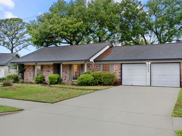 1607 Buescher Drive, Houston TX 77043