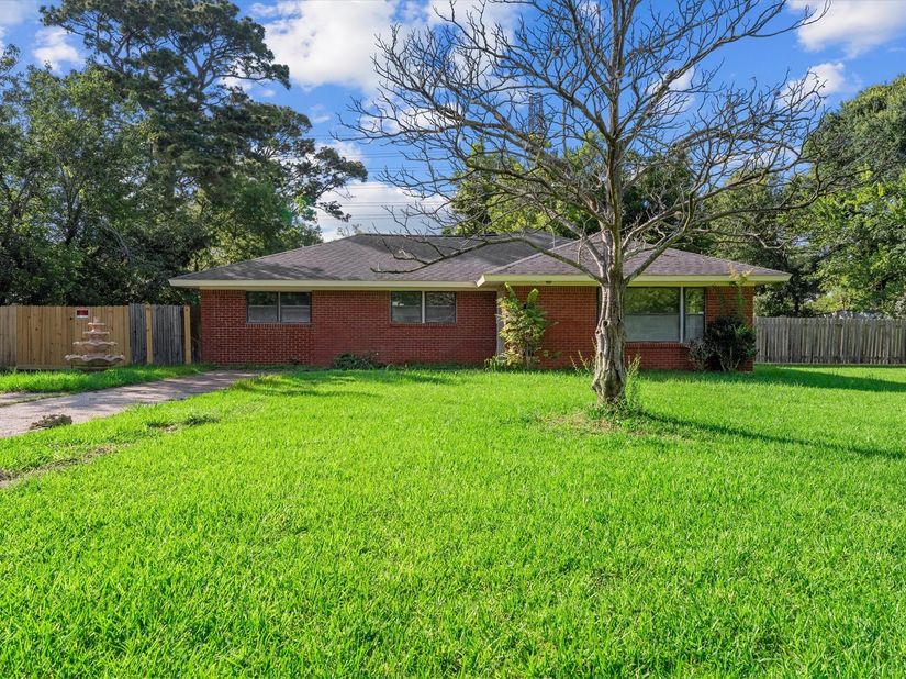 7333 Cayton Street, Houston TX 77061