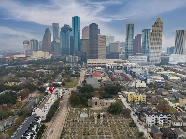 1202 W Dallas Street, Houston TX 77019