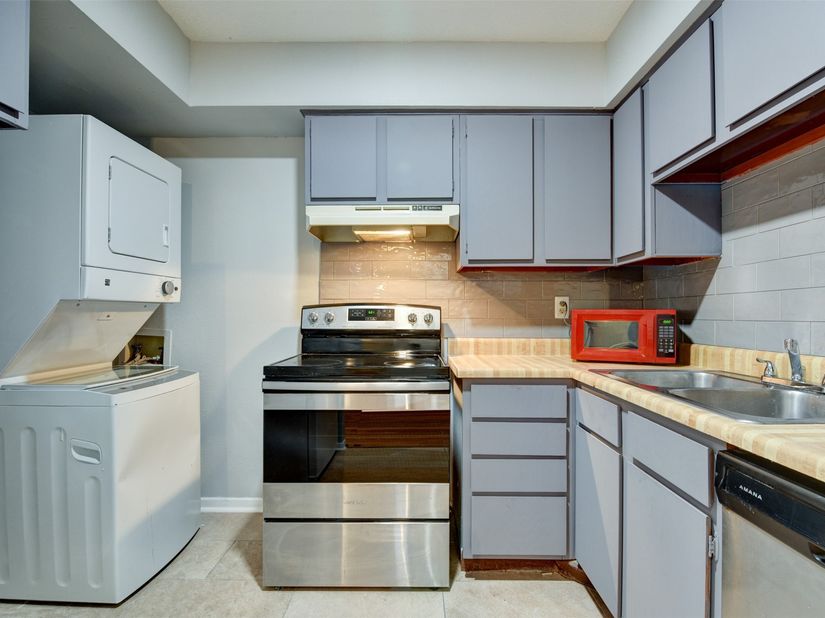 9350 Country Creek Drive 50, Houston TX 77036