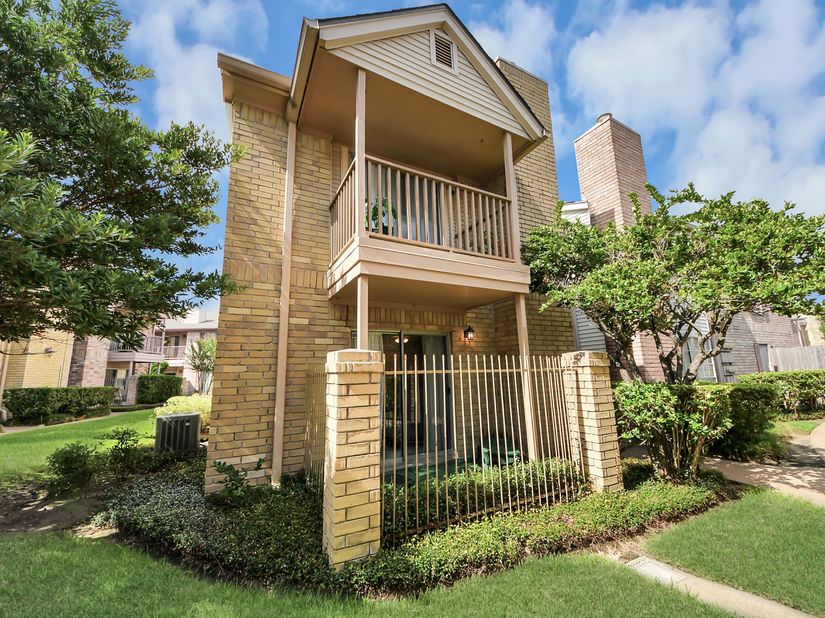 3100 Jeanetta Street 1403, Houston TX 77063