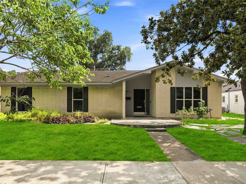 6215 Queensloch Drive, Houston TX 77096