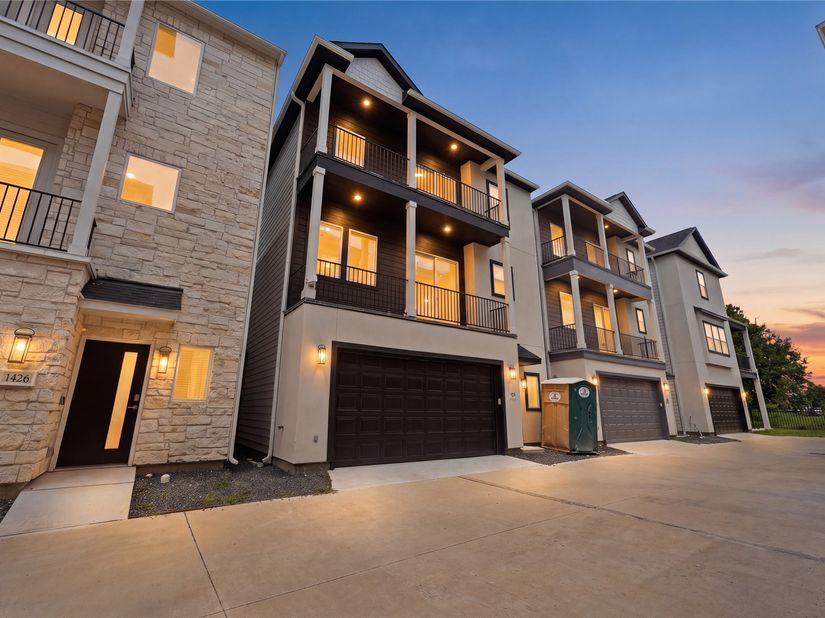1424 W 34th 1/2 Street, Houston TX 77018