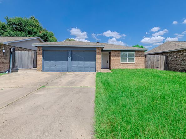 8710 Valley Flag, Houston TX 77078