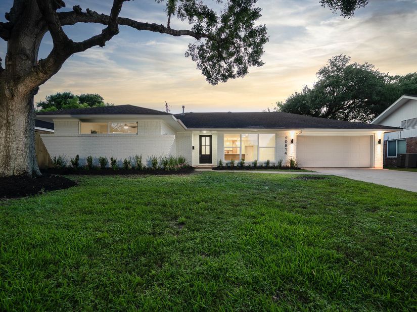 10814 Moonlight Drive, Houston TX 77096