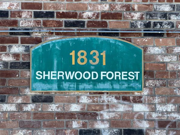 1831 Sherwood Forest Street 20, Houston TX 77043
