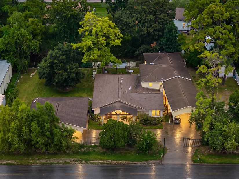 2127 Maurine Street, Houston TX 77039