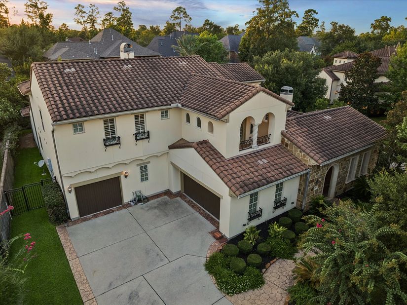 22 N Player Manor Circle, The Woodlands TX 77382