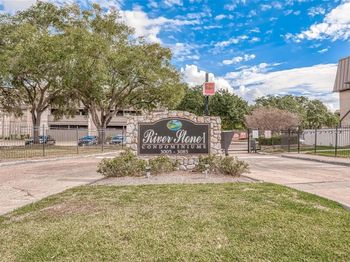 3075 Walnut Bend Lane