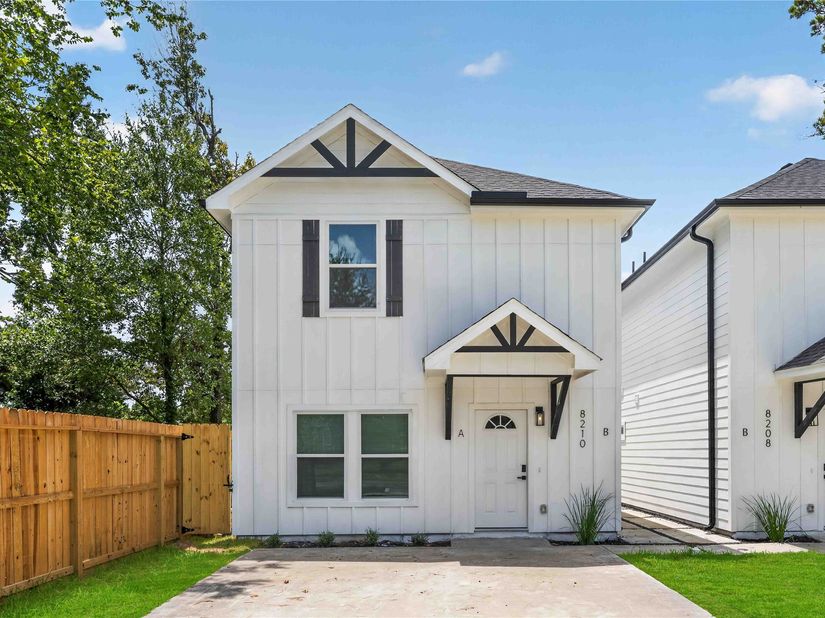 8210 Sterlingshire Street A/B, Houston TX 77078