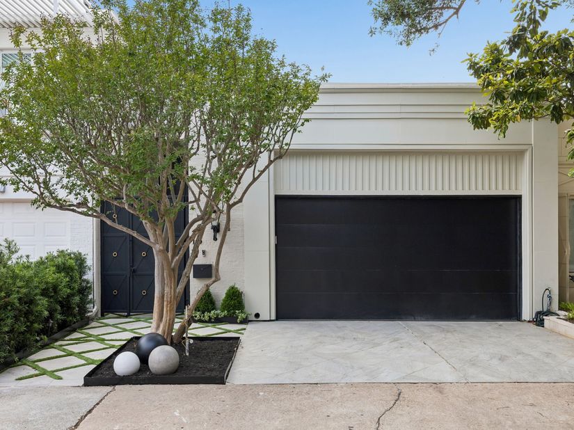 10 S Briar Hollow Lane 15, Houston TX 77027
