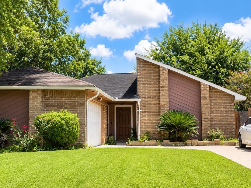 6511 La Violetta Drive, Houston TX 77083