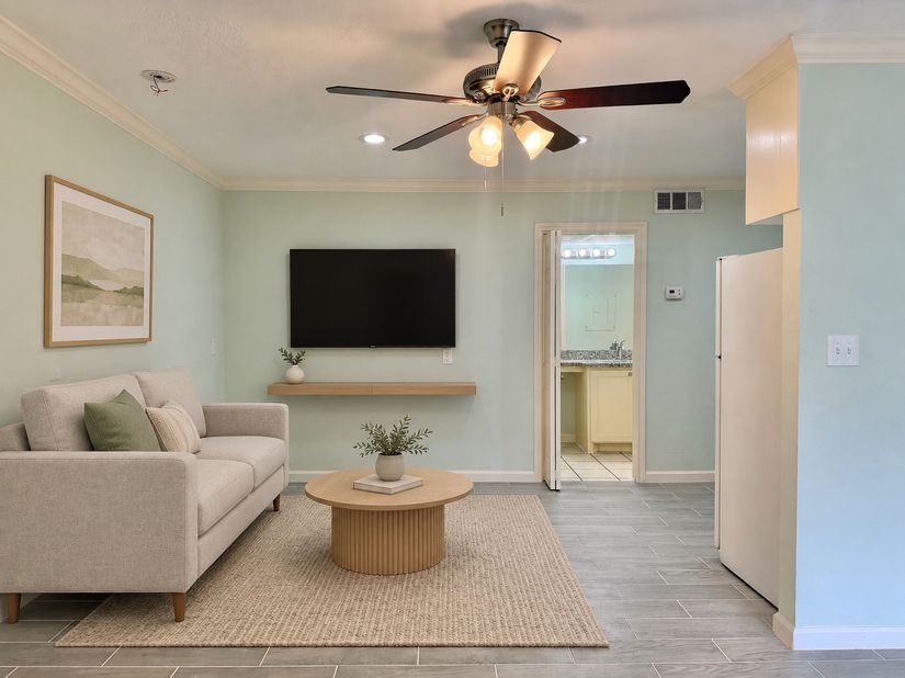 1311 Antoine Drive 128, Houston TX 77055